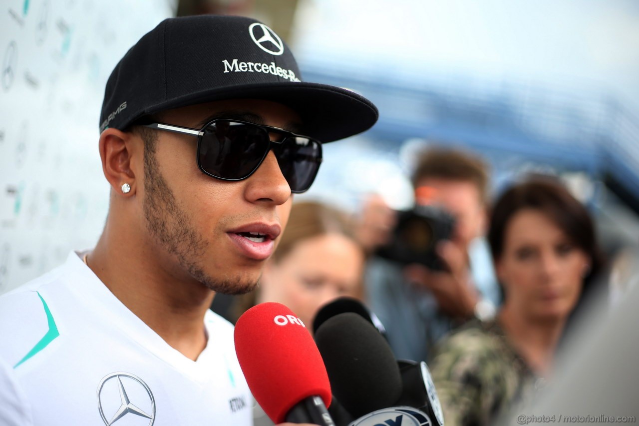 GP BRASILE, 21.11.2013- Lewis Hamilton (GBR) Mercedes AMG F1 W04 