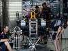 GP BRASILE, 21.11.2013- Mechanics Red Bull work on the car