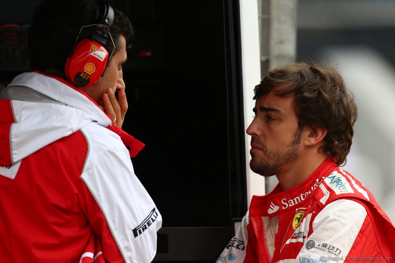 GP BRASILE, 23.11.2013- Prove Libere 3, Andrea Stella (ITA) Ferrari race Engineer e Fernando Alonso (ESP) Ferrari F138 