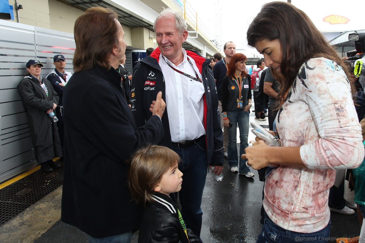 GP BRASILE, 23.11.2013- Prove Libere 3, Emerson Fittipaldi (BRA), Ex F1 Champion with sua moglie, his sonand Helmut Marko (AUT), Red Bull Racing, Red Bull Advisor.
