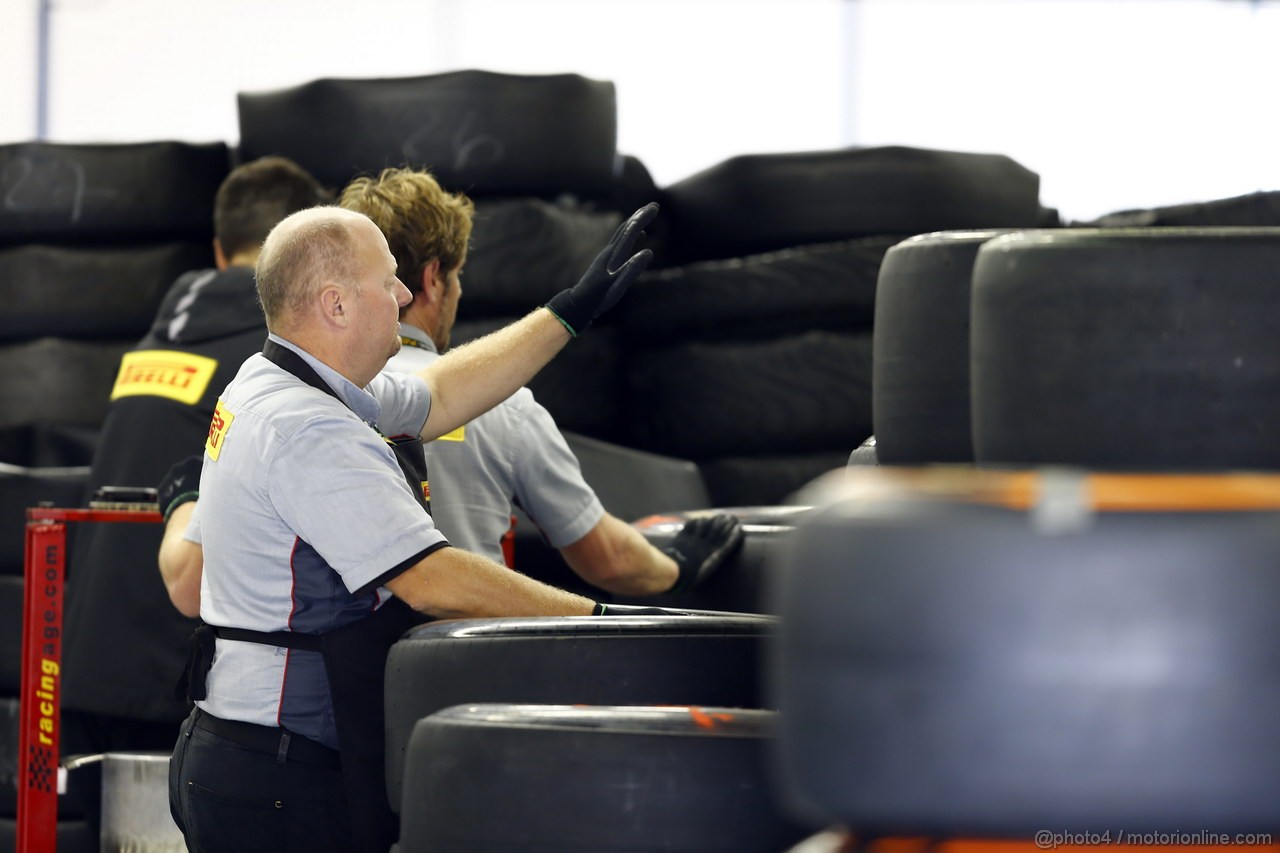 GP BRASILE, 23.11.2013- Prove Libere 3, Pirelli Tyres 