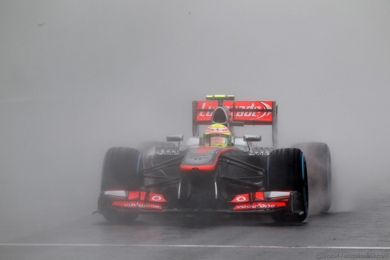 GP BRASILE, 23.11.2013- Prove Libere 3, Sergio Perez (MEX) McLaren MP4-28 