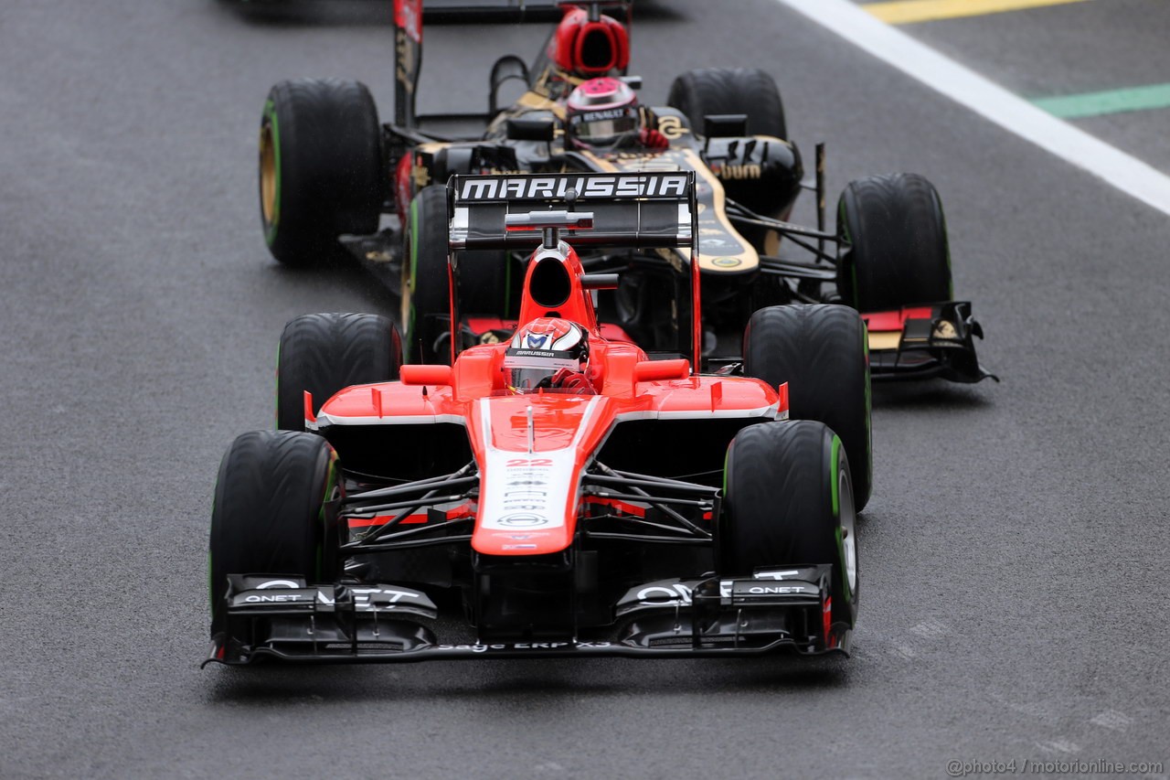 GP BRASILE, 23.11.2013- Qualifiche, Jules Bianchi (FRA) Marussia F1 Team MR02 e Heikki Kovalainen (FIN) Lotus F1 Team E21  