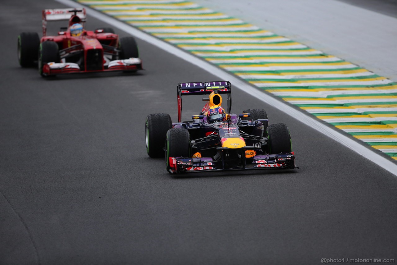 GP BRASILE, 23.11.2013- Qualifiche, Mark Webber (AUS) Red Bull Racing RB9 e Fernando Alonso (ESP) Ferrari F138 
