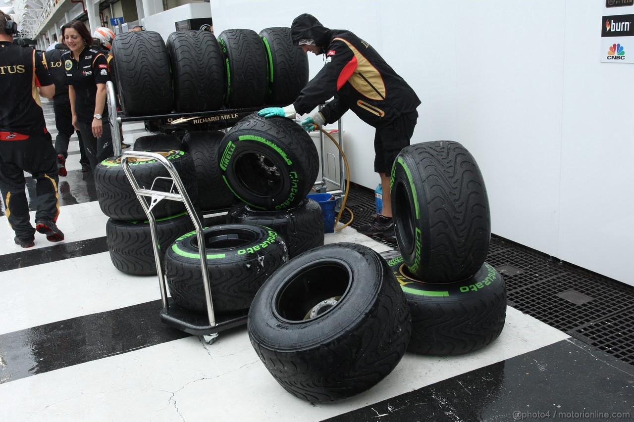 GP BRASILE, 23.11.2013- Qualifiche, Pirelli Tyres 