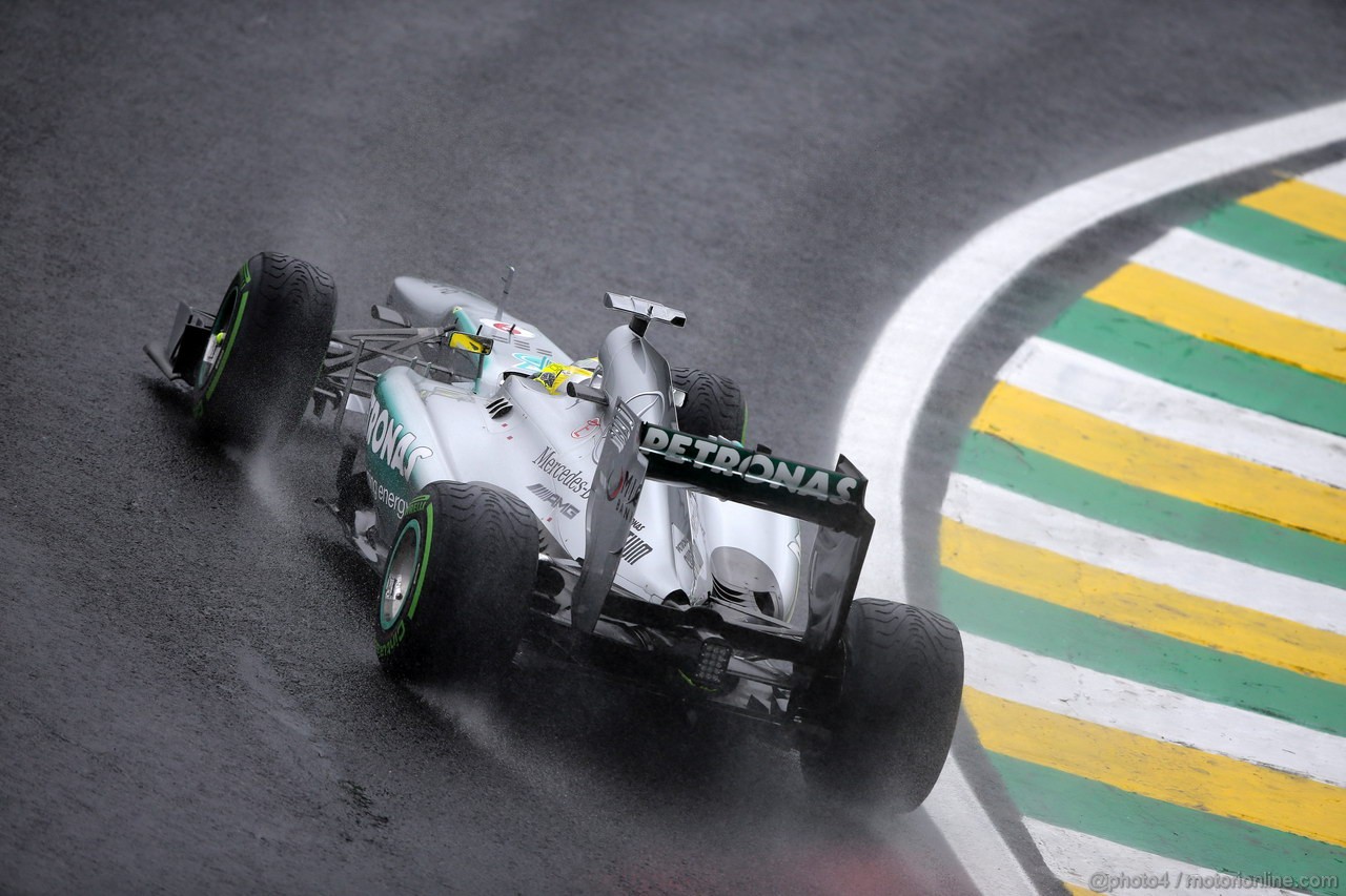 GP BRASILE, 23.11.2013- Qualifiche, Nico Rosberg (GER) Mercedes AMG F1 W04 
