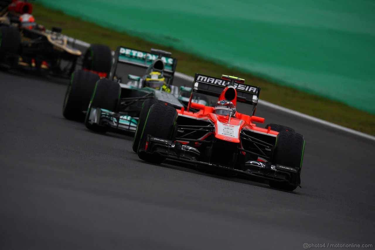 GP BRASILE, 23.11.2013- Qualifiche, Max Chilton (GBR), Marussia F1 Team MR02 e Nico Rosberg (GER) Mercedes AMG F1 W04 