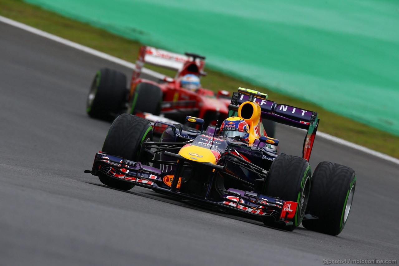 GP BRASILE, 23.11.2013- Qualifiche, Mark Webber (AUS) Red Bull Racing RB9 e Fernando Alonso (ESP) Ferrari F138 