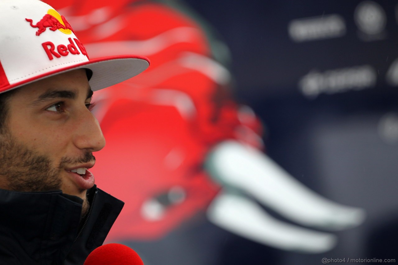 GP BRASILE, 23.11.2013- Daniel Ricciardo (AUS) Scuderia Toro Rosso STR8 