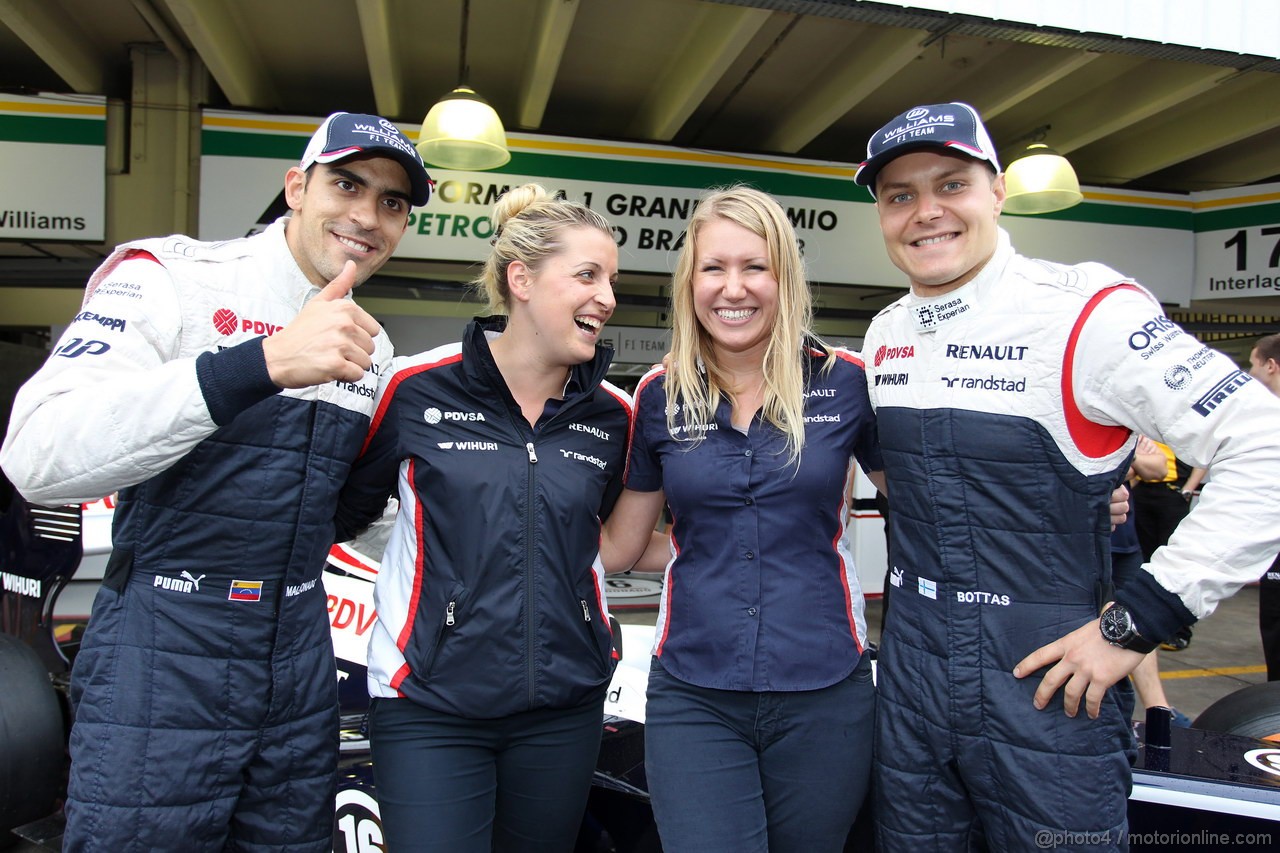 GP BRASILE, 23.11.2013- Pastor Maldonado (VEN) Williams F1 Team FW35 e Valtteri Bottas (FIN), Williams F1 Team FW35 