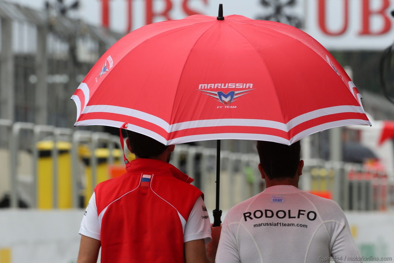 GP BRASILE, 22.11.2013- Prove Libere 1, Rodolfo Gonzalez (VEN) Test Driver Marussia F1 Team MR02