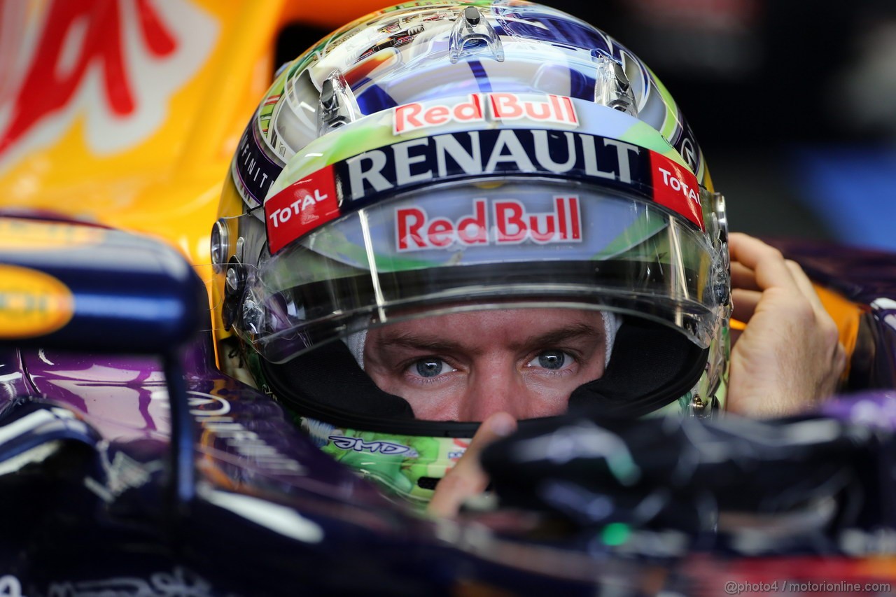 GP BRASILE, 22.11.2013- Prove Libere 1, Sebastian Vettel (GER) Red Bull Racing RB9 