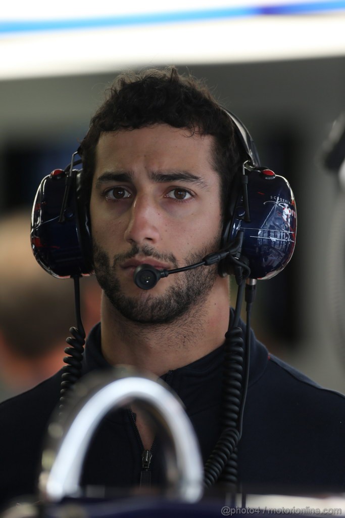 GP BRASILE, 22.11.2013- Prove Libere 1, Daniel Ricciardo (AUS) Scuderia Toro Rosso STR8 