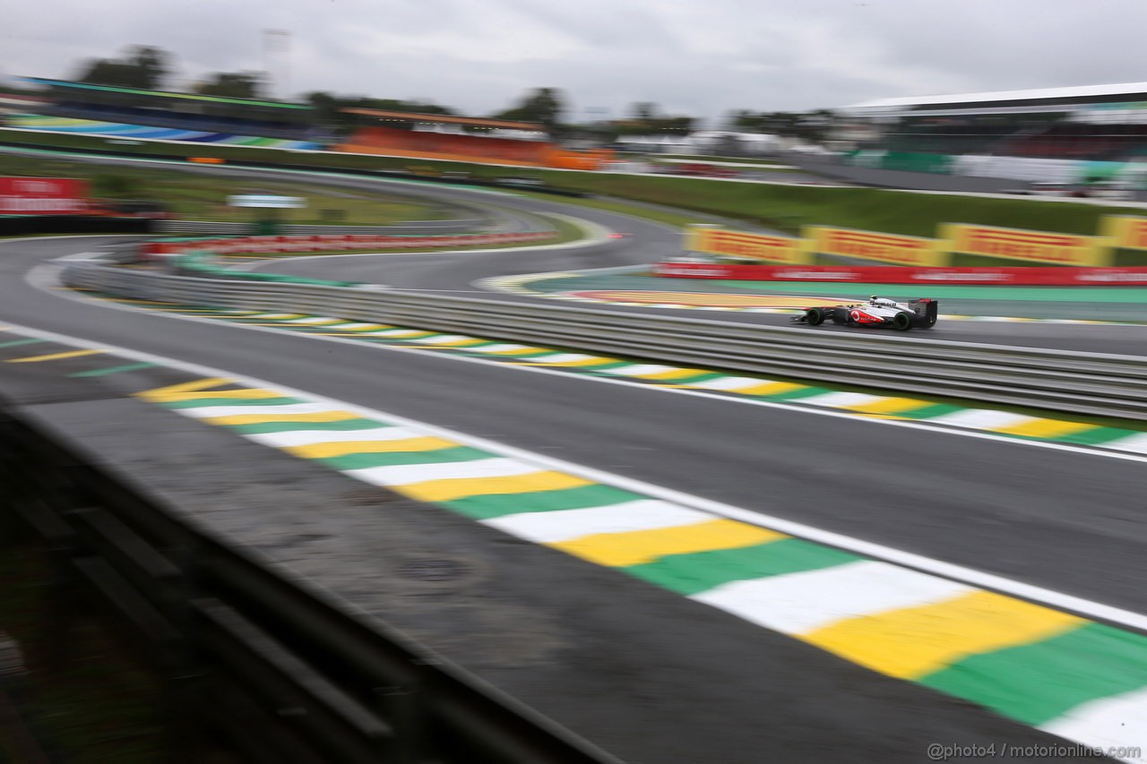 GP BRASILE, 22.11.2013- Prove Libere 1, Sergio Perez (MEX) McLaren MP4-28 
