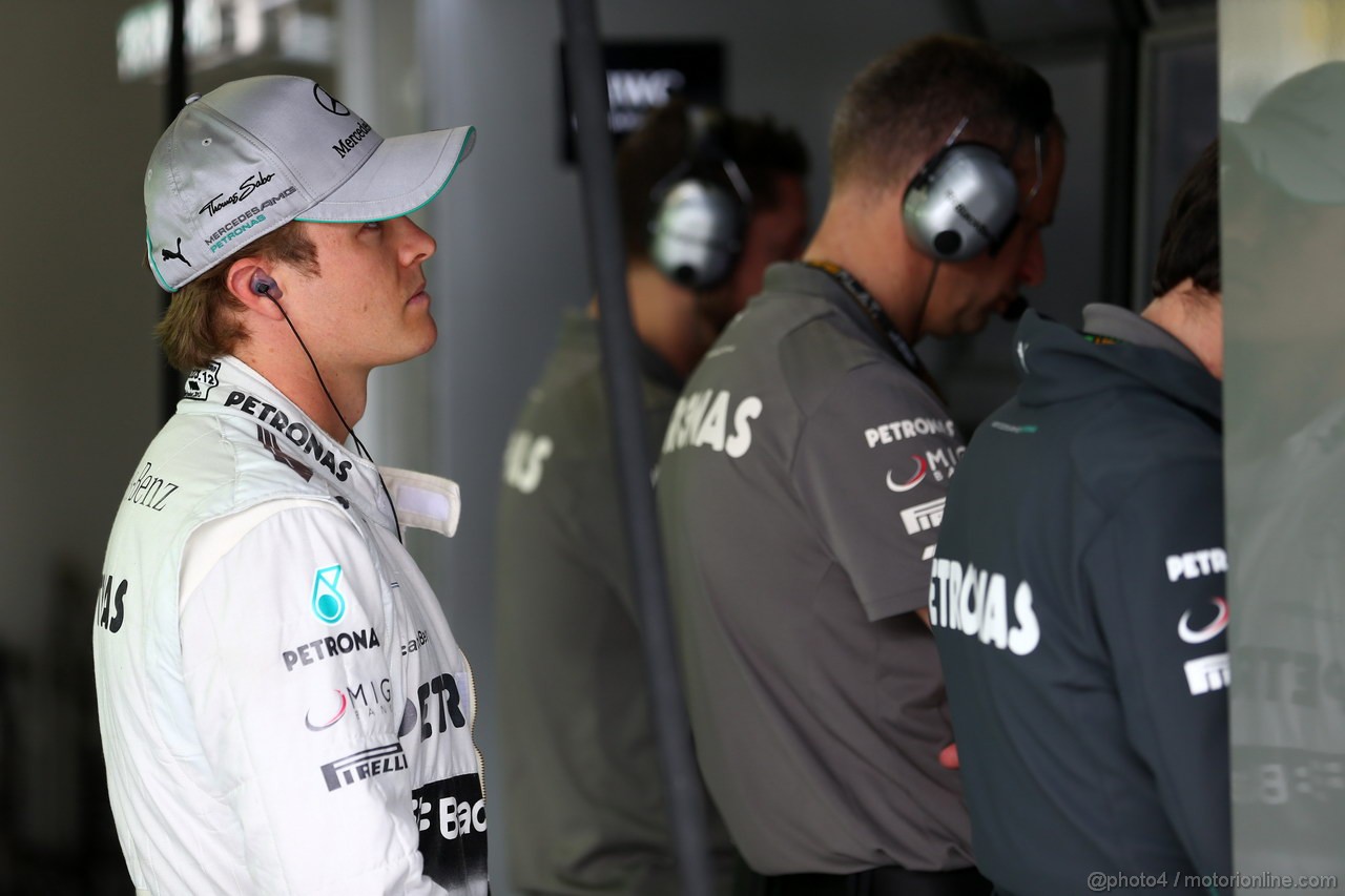 GP BRASILE, 22.11.2013- Prove Libere 1, Nico Rosberg (GER) Mercedes AMG F1 W04 