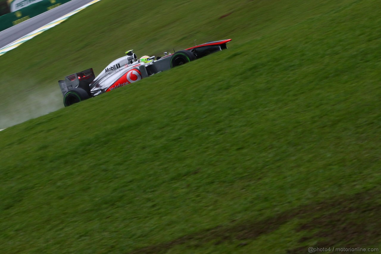 GP BRASILE, 22.11.2013- Prove Libere 1, Sergio Perez (MEX) McLaren MP4-28 