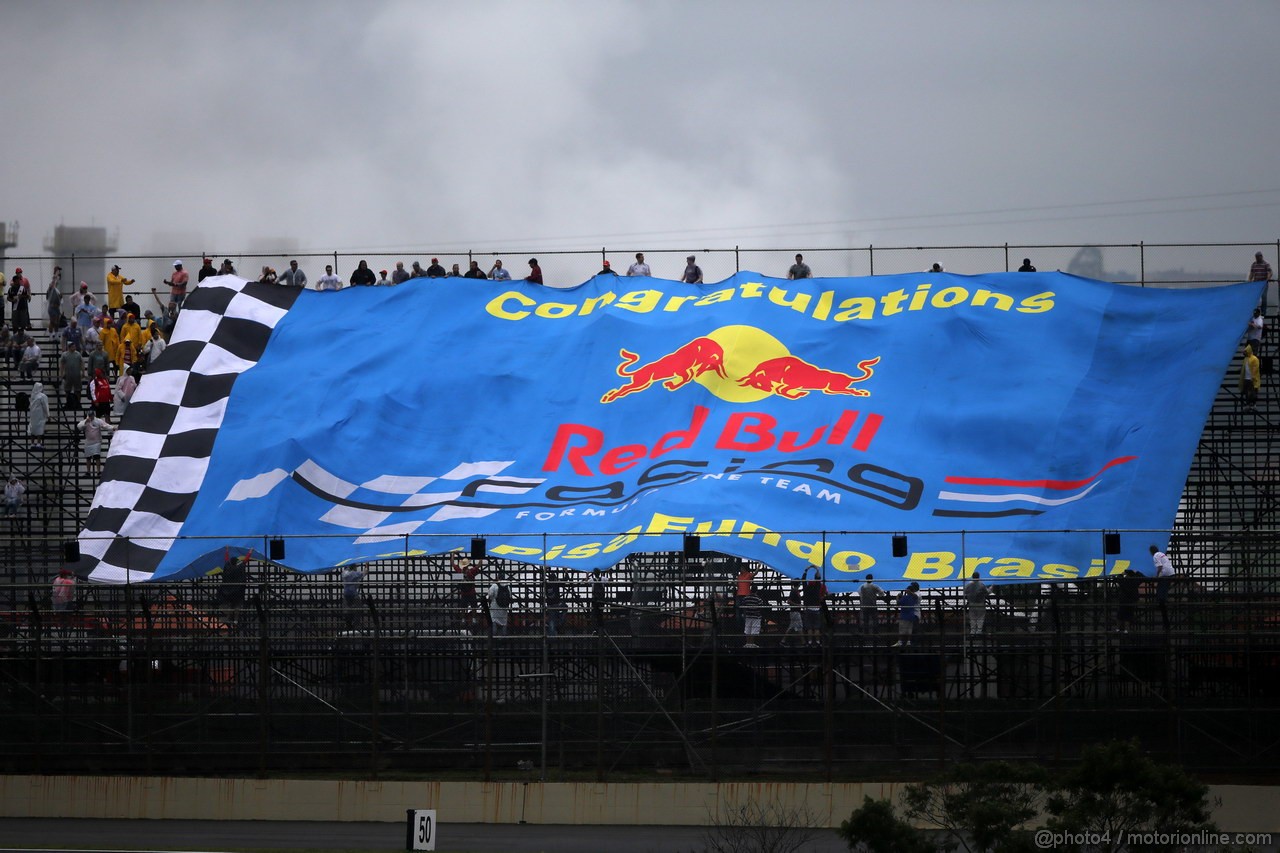 GP BRASILE, 22.11.2013- Prove Libere 1, Red Bull fans
