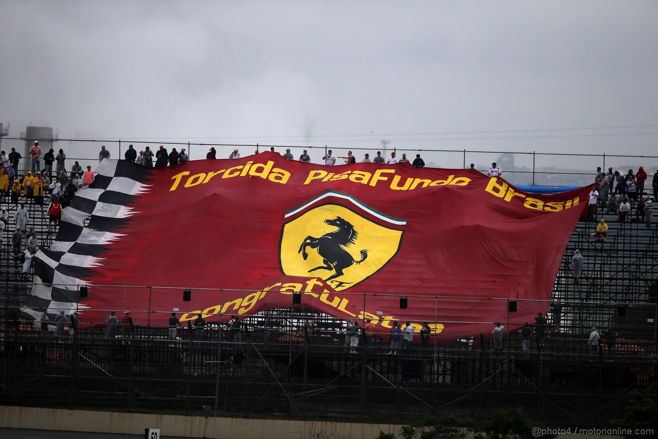 GP BRASILE, 22.11.2013- Prove Libere 1, Ferrari fans