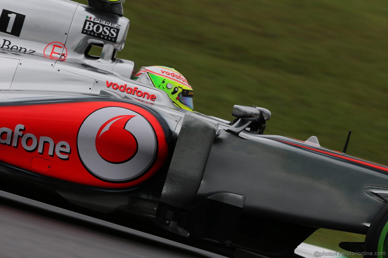 GP BRASILE, 22.11.2013- Prove Libere 1, Sergio Perez (MEX) McLaren MP4-28 