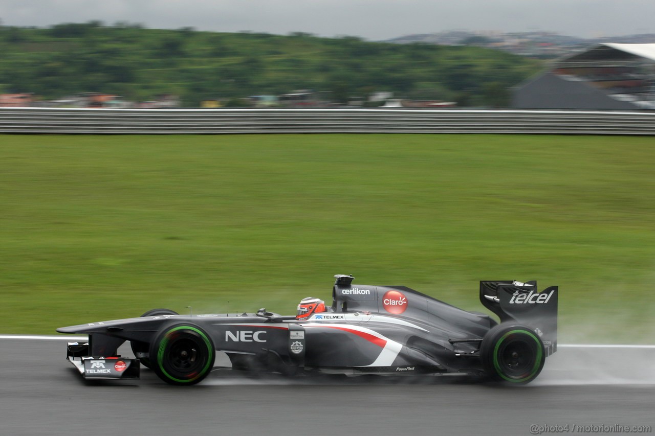 GP BRASILE, 22.11.2013- Prove Libere 1, Nico Hulkenberg (GER) Sauber F1 Team C32 