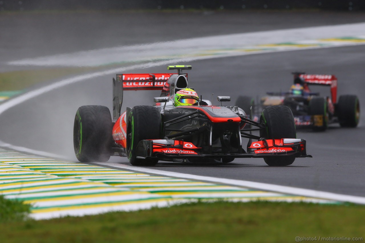 GP BRASILE, 22.11.2013- Prove Libere 1, Sergio Perez (MEX) McLaren MP4-28 