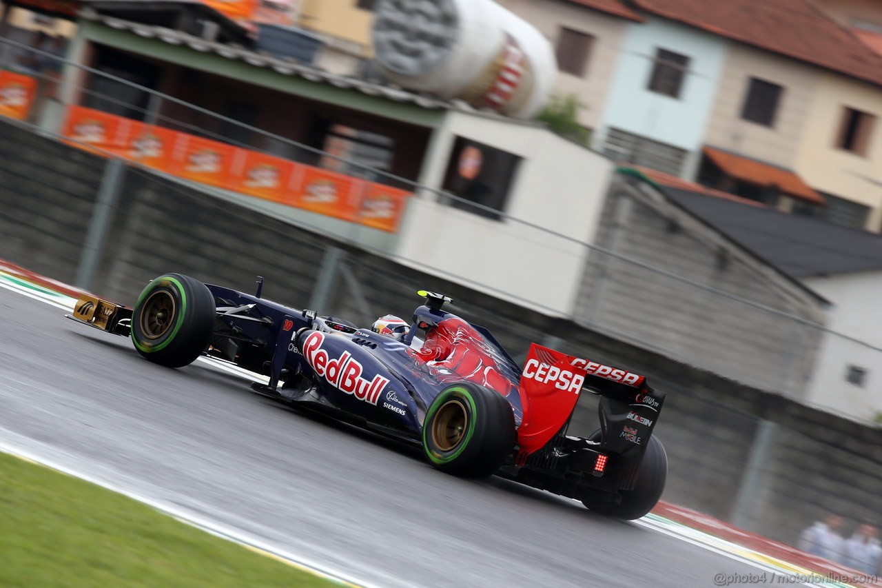 GP BRASILE, 22.11.2013- Prove Libere 1, Daniil Kvyat (RUS) Test Driver, Scuderia Toro Rosso STR8