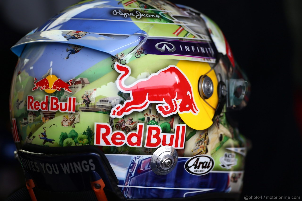 GP BRASILE, 22.11.2013- Prove Libere 2, The helmet of Sebastian Vettel (GER) Red Bull Racing RB9 