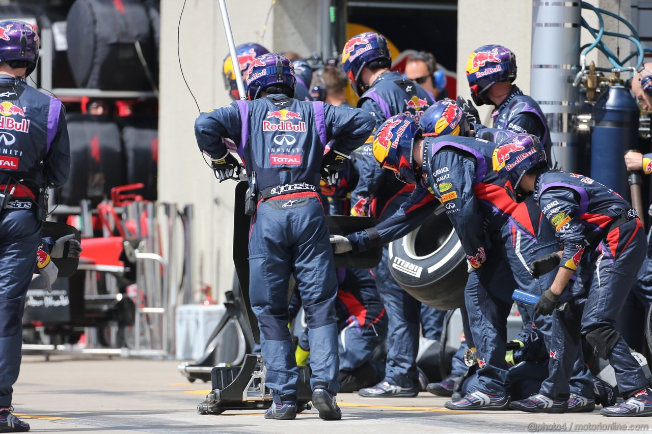 GP CANADA, 09.06.2013- Gara, Redbull Mechanics are waiting for pit stop