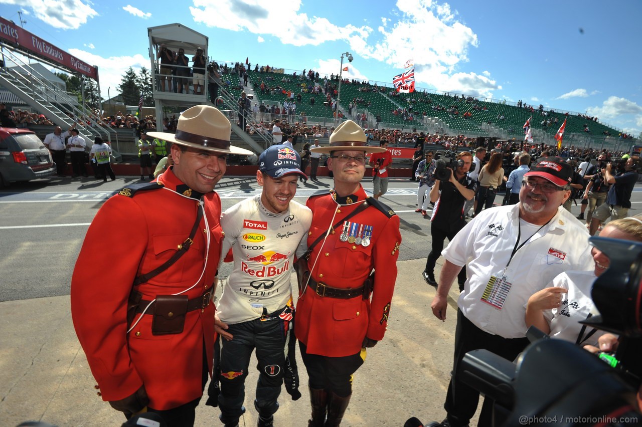 GP CANADA, 09.06.2013- Gara, Sebastian Vettel (GER) Red Bull Racing RB9 wit red coats soldier