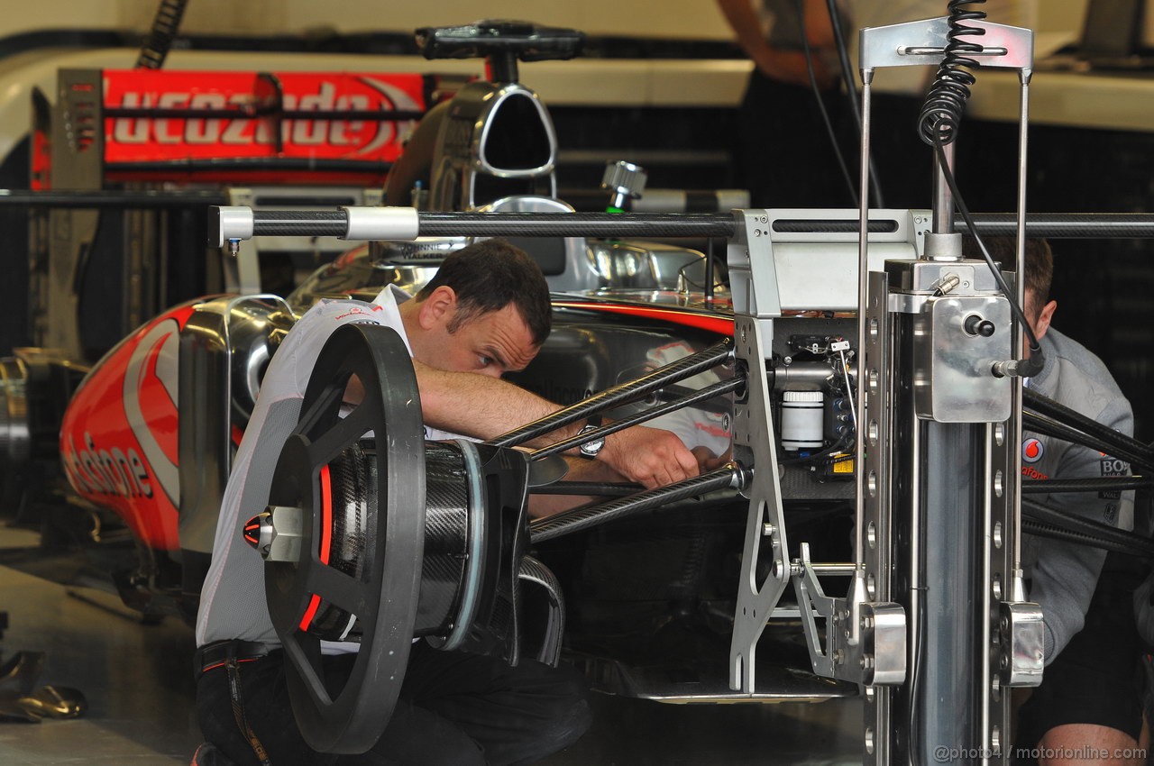 GP CANADA, 06.06.06 2013- McLaren Garage