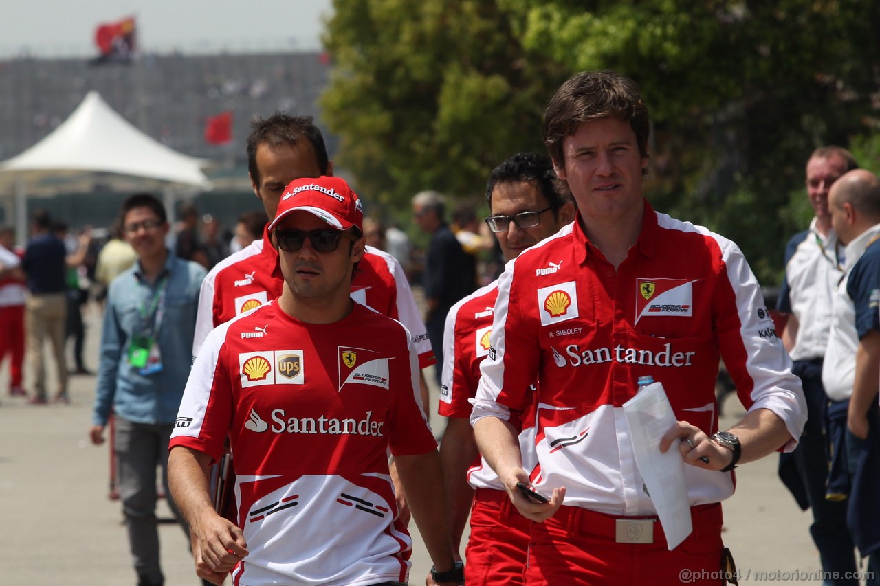 GP CINA, 14.04.2013- Felipe Massa (BRA) Ferrari F138 e Rob Smedley, (GBR), Ferrari, Track Engineer of Felipe Massa (BRA) 