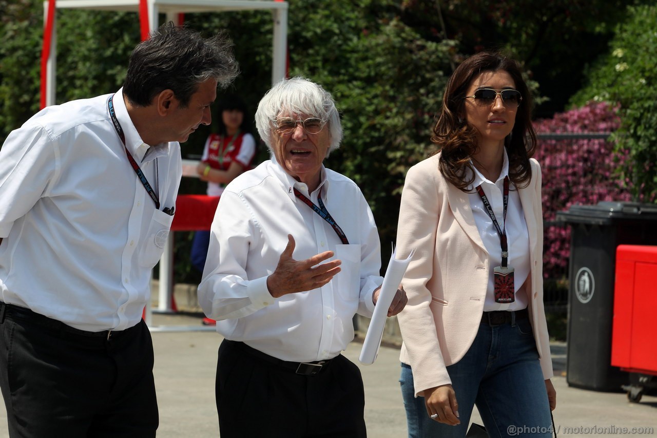 GP CINA, 14.04.2013- Pasquale Lattuneddu (ITA), FOM, Bernie Ecclestone (GBR), President e CEO of Formula One Management  e Fabiana Flosi (BRA), Wife of Bernie Ecclestone 