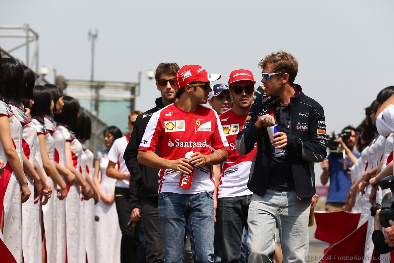 GP CINA, 14.04.2013- Felipe Massa (BRA) Ferrari F138 e Sebastian Vettel (GER) Red Bull Racing RB9  at drivers parade