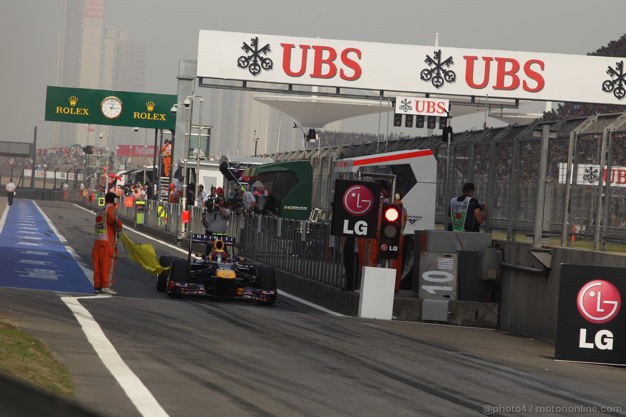 GP CINA, 14.04.2013- Gara,Start of the race,  Mark Webber (AUS) Red Bull Racing RB9 leaves the pits