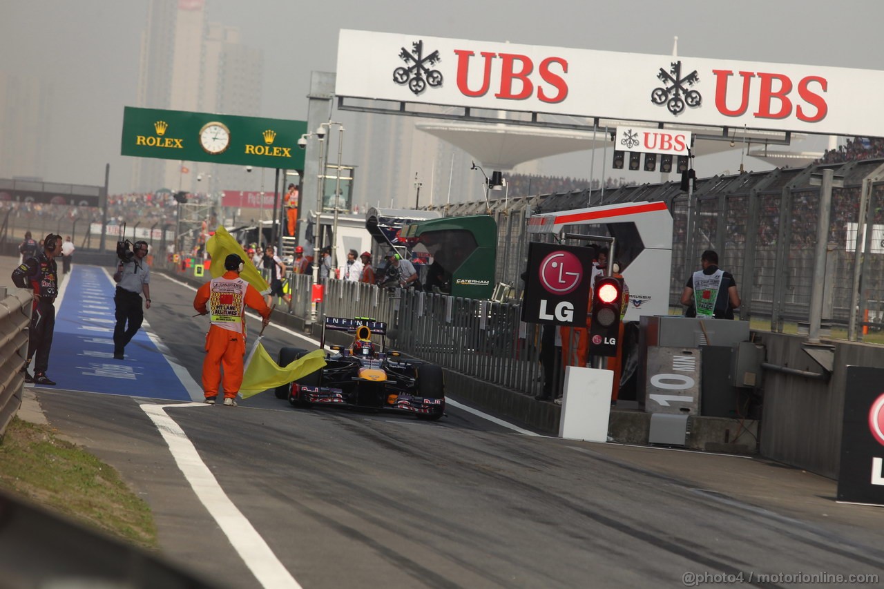 GP CINA, 14.04.2013- Gara, Start of the race, Mark Webber (AUS) Red Bull Racing RB9 leaves the pits