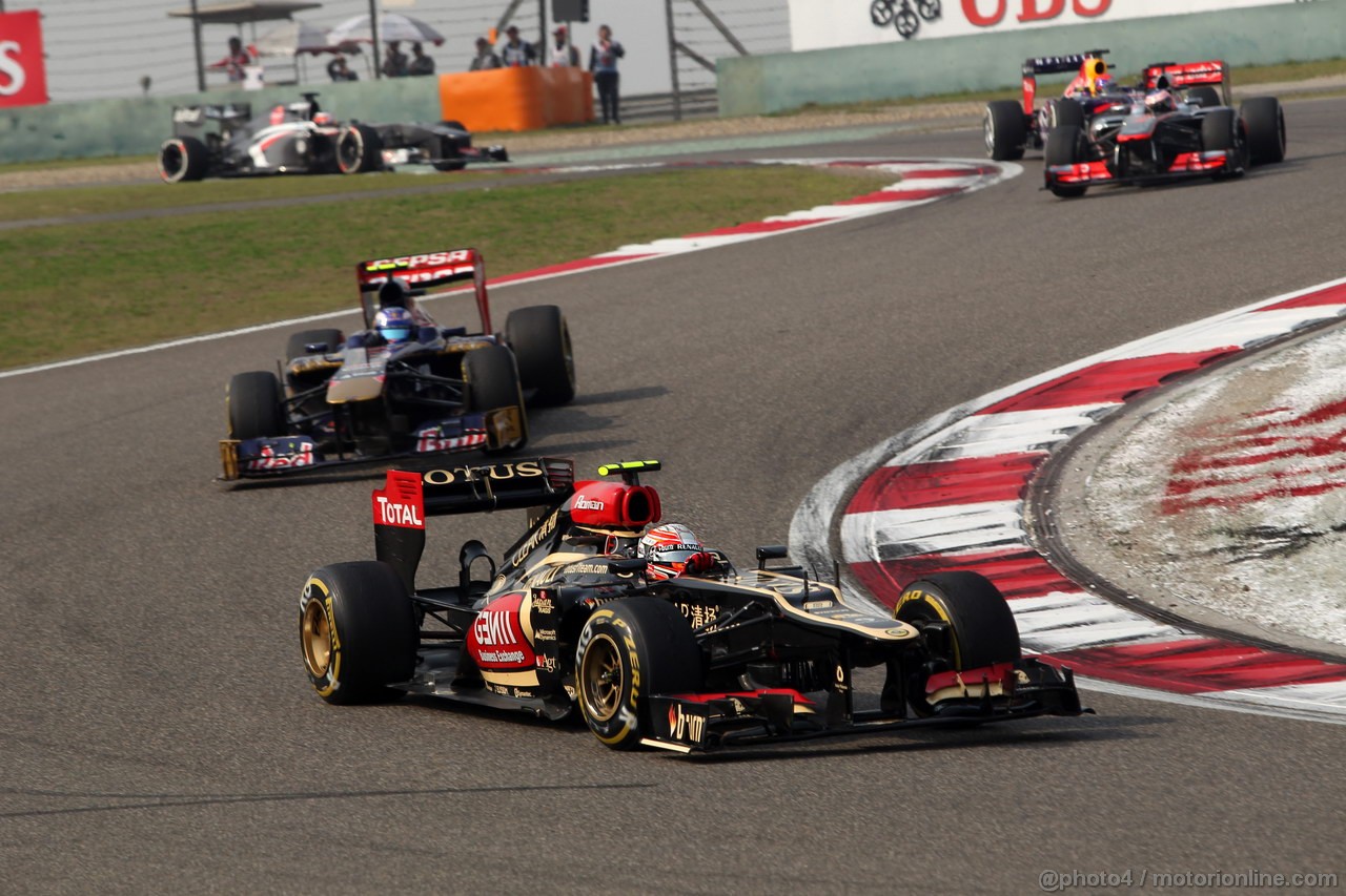 GP CINA, 14.04.2013- Gara, Romain Grosjean (FRA) Lotus F1 Team E21 Luiz Razia (BRA), Marussia F1 TEAM MR02 Daniel Ricciardo (AUS) Scuderia Toro Rosso STR8 