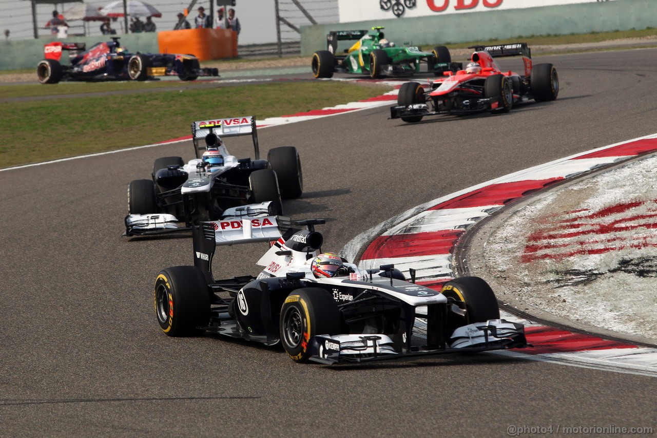 GP CINA, 14.04.2013- Gara, Pastor Maldonado (VEN) Williams F1 Team FW35 davanti a Valtteri Bottas (FIN), Williams F1 Team FW35 