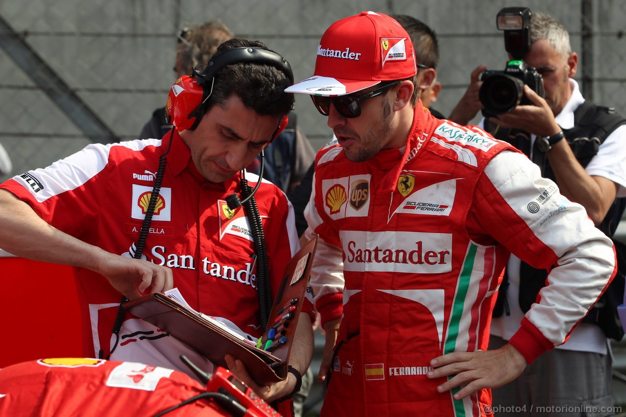 GP CINA, 14.04.2013- Gara, Andrea Stella (ITA) Ferrari race Engineer e Fernando Alonso (ESP) Ferrari F138 