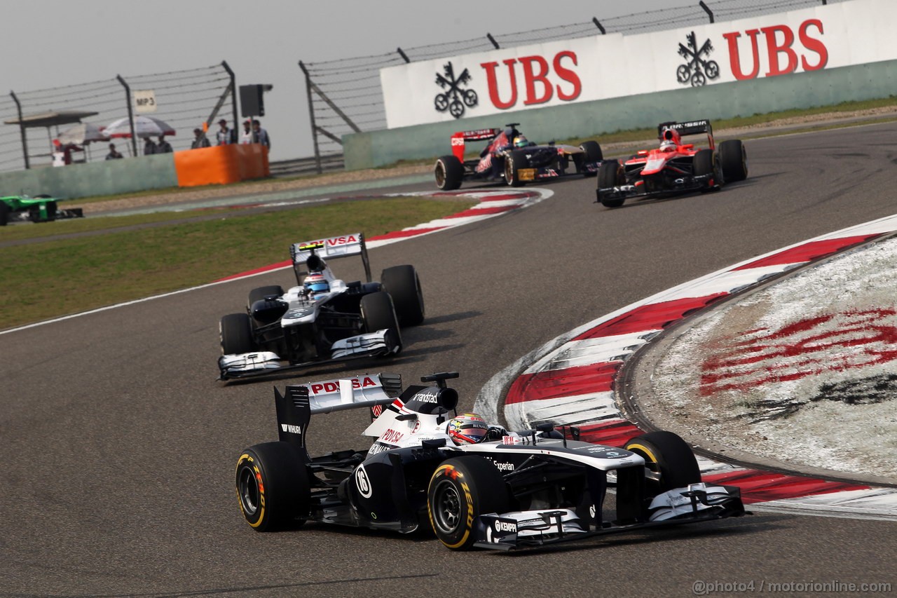 GP CINA, 14.04.2013- Gara, Pastor Maldonado (VEN) Williams F1 Team FW35 davanti a Valtteri Bottas (FIN), Williams F1 Team FW35 