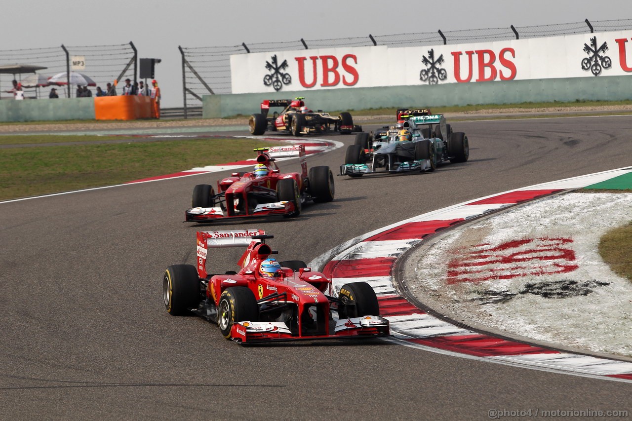 GP CINA, 14.04.2013- Gara, Fernando Alonso (ESP) Ferrari F138 davanti a Felipe Massa (BRA) Ferrari F138 