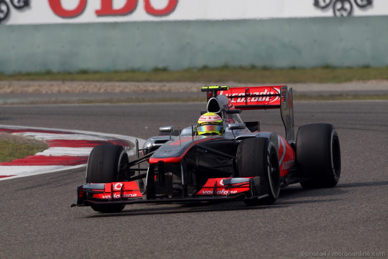 GP CINA, 14.04.2013- Gara, Sergio Perez (MEX) McLaren MP4-28 