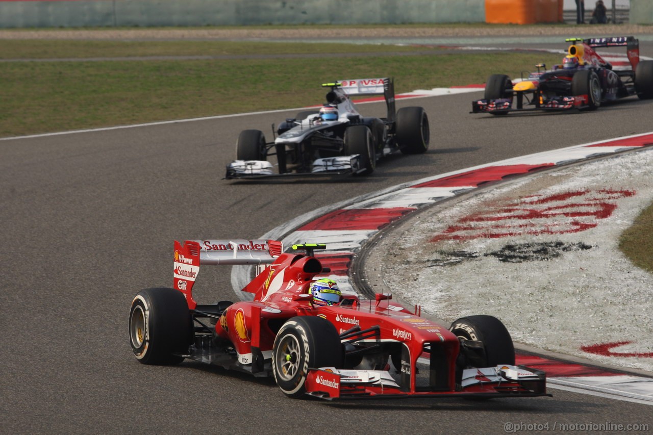 GP CINA, 14.04.2013- Gara, Felipe Massa (BRA) Ferrari F138 davanti a Valtteri Bottas (FIN), Williams F1 Team FW35 