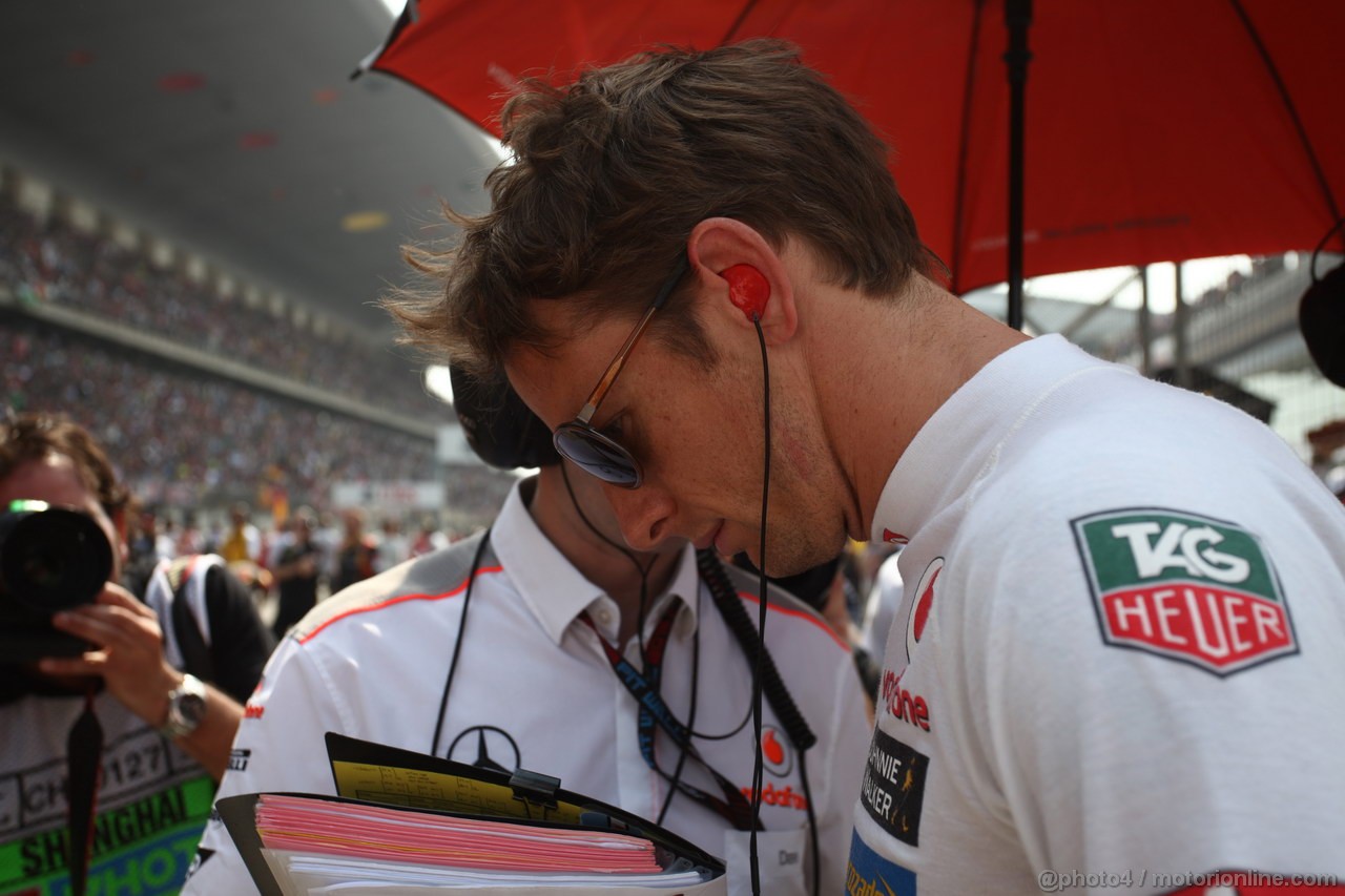 GP CINA, 14.04.2013- Gara, Jenson Button (GBR) McLaren Mercedes MP4-28 