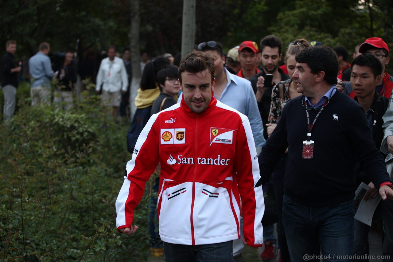 GP CINA, 14.04.2013- Gara, Fernando Alonso (ESP) Ferrari F138 leaves the circuit after the race 