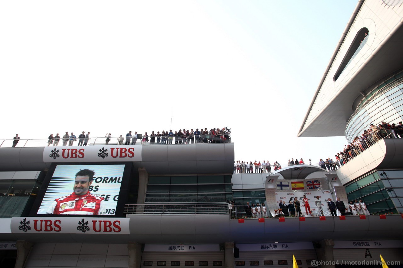 GP CINA, 14.04.2013- Gara, Fernando Alonso (ESP) Ferrari F138 vincitore, secondo Kimi Raikkonen (FIN) Lotus F1 Team E21 e terzo Lewis Hamilton (GBR) Mercedes AMG F1 W04