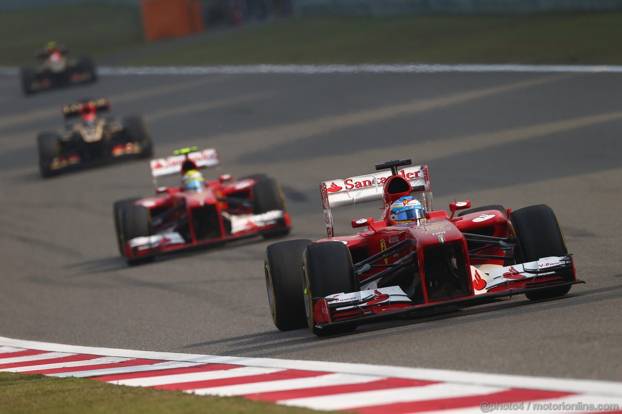 GP CINA, 14.04.2013- Gara, Fernando Alonso (ESP) Ferrari F138 davanti a Felipe Massa (BRA) Ferrari F138 