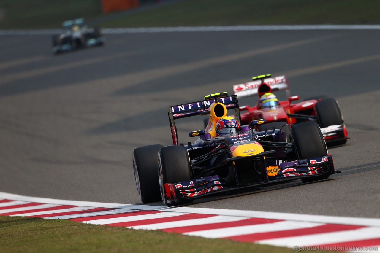 GP CINA, 14.04.2013- Gara, Mark Webber (AUS) Red Bull Racing RB9 e Felipe Massa (BRA) Ferrari F138 