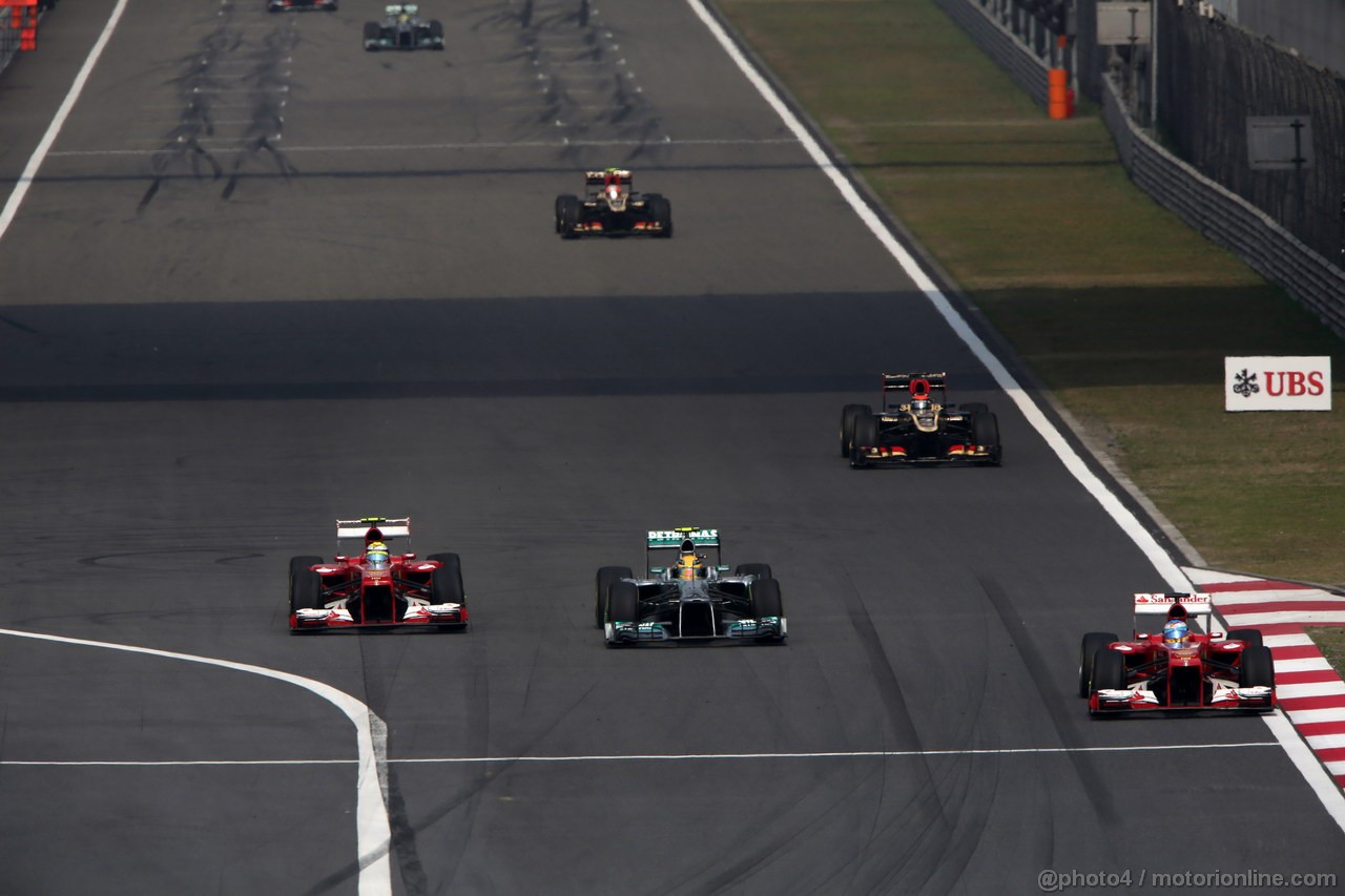 GP CINA, 14.04.2013- Gara, Felipe Massa (BRA) Ferrari F138 e Lewis Hamilton (GBR) Mercedes AMG F1 W04 