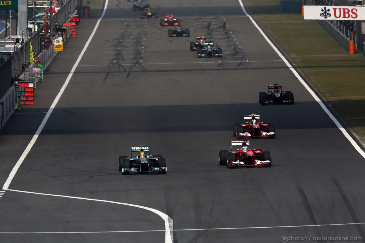 GP CINA, 14.04.2013- Gara, Lewis Hamilton (GBR) Mercedes AMG F1 W04 e Fernando Alonso (ESP) Ferrari F138 