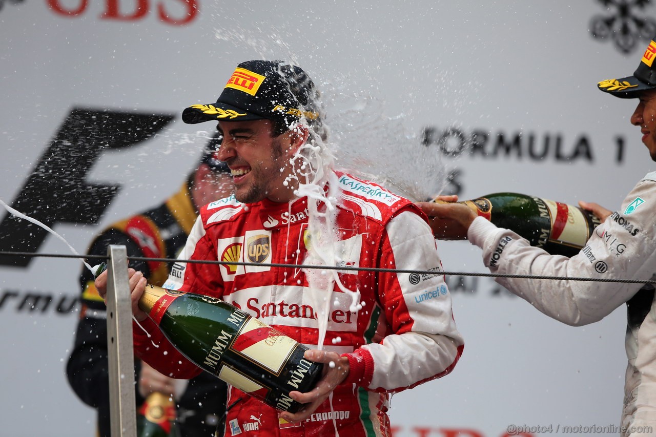 GP CINA, 14.04.2013- Gara, Fernando Alonso (ESP) Ferrari F138 vincitore, secondo Kimi Raikkonen (FIN) Lotus F1 Team E21 e terzo Lewis Hamilton (GBR) Mercedes AMG F1 W04